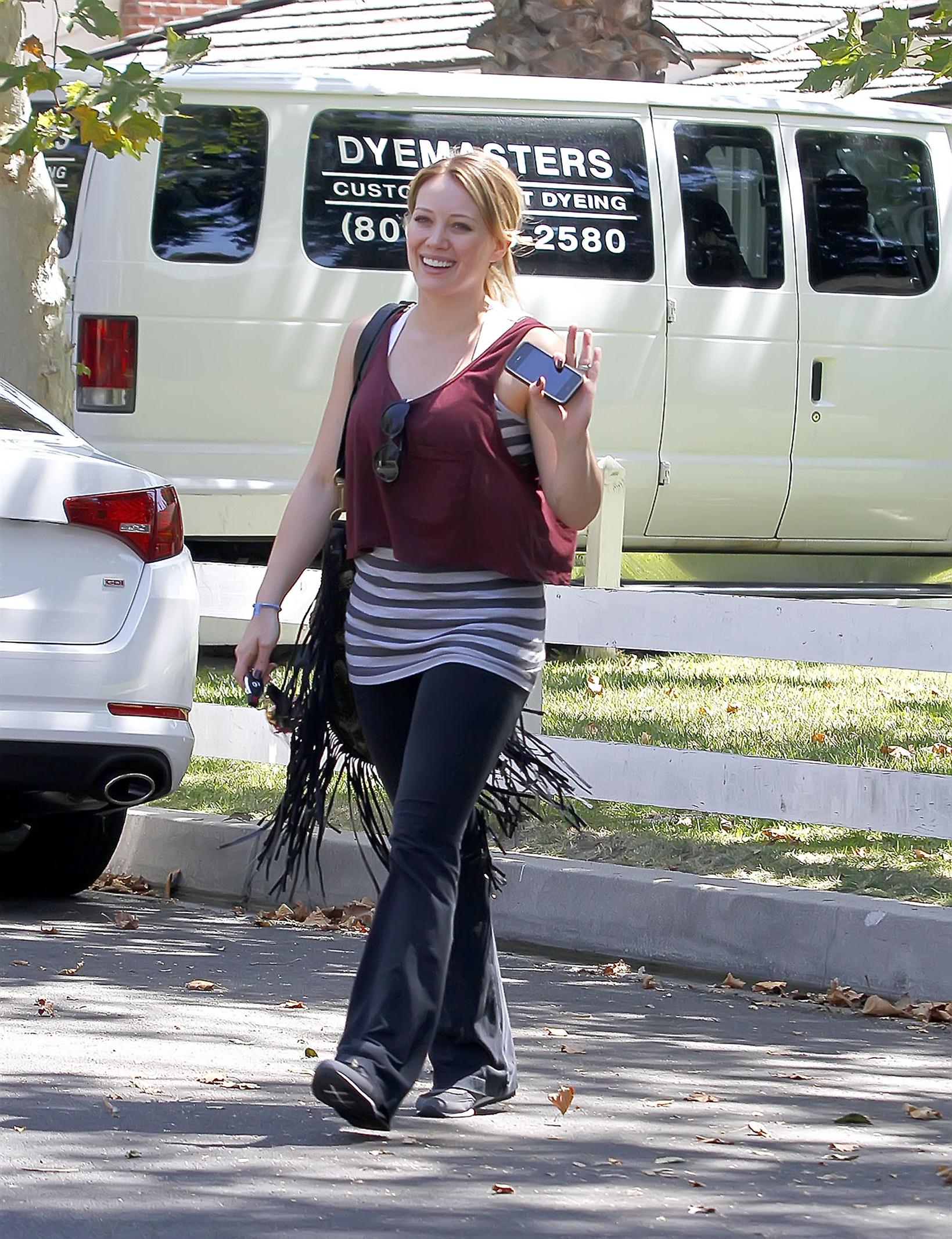 Hilary Duff pregnant star arriving for a yoga class | Picture 67669